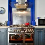 Quirky 4 Bedroom Apartment With Terrace