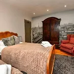 Quirky 4 Bedroom Apartment With Terrace