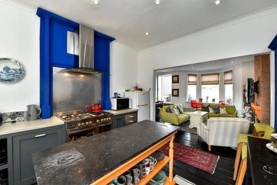Quirky 4 Bedroom With Terrace Cardiff