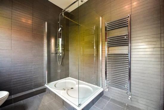 Quirky 4 Bedroom With Terrace Guest house Cardiff
