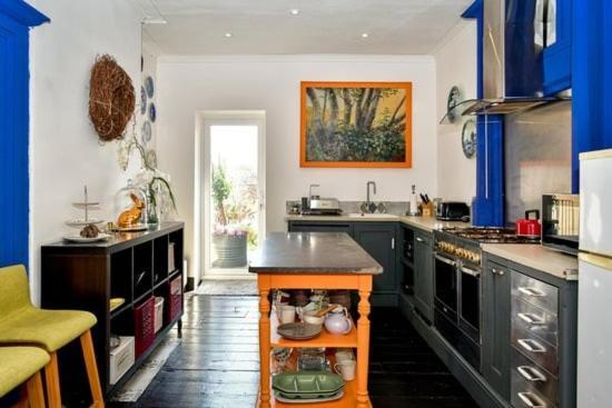 Quirky 4 Bedroom With Terrace Guest house *