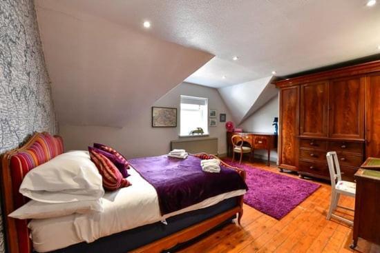 Quirky 4 Bedroom With Terrace Guest house *