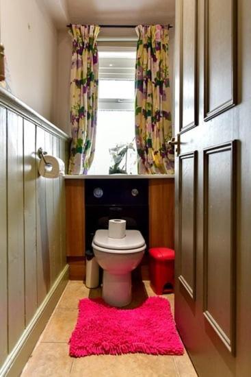Guest house Quirky 4 Bedroom With Terrace *