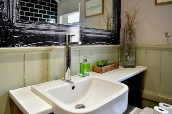 Quirky 4 Bedroom With Terrace *